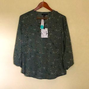 41 Hawthorn V-neck placket blouse